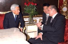 Emperor Akihito talks with Austrian President Thomas Klestil